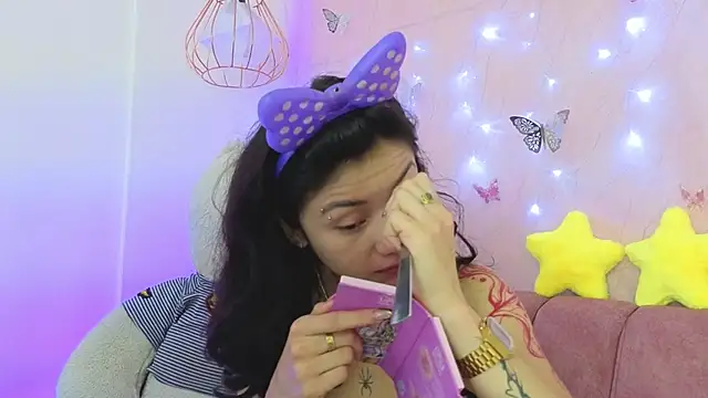 april bennett online show from December 3, 2025, 1:09 pm