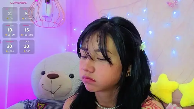 april bennett online show from April 7, 2026, 1:11 pm