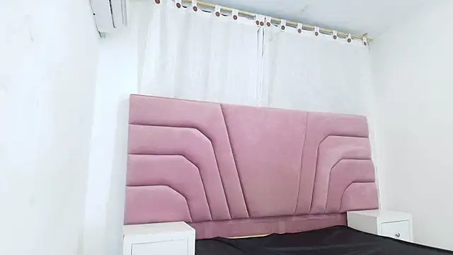 kingmaverickx online show from April 7, 2026, 3:18 am