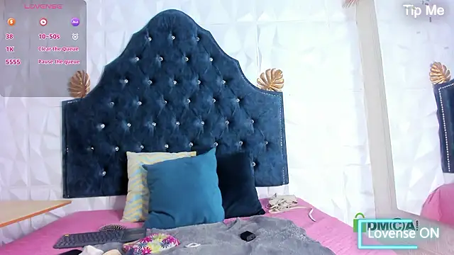 Caroline daring online show from February 27, 2026, 1:33 pm