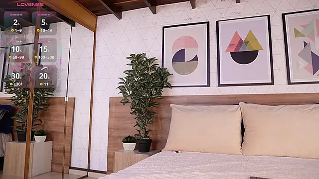 VictoriaShelby online show from April 13, 2026, 11:48 am