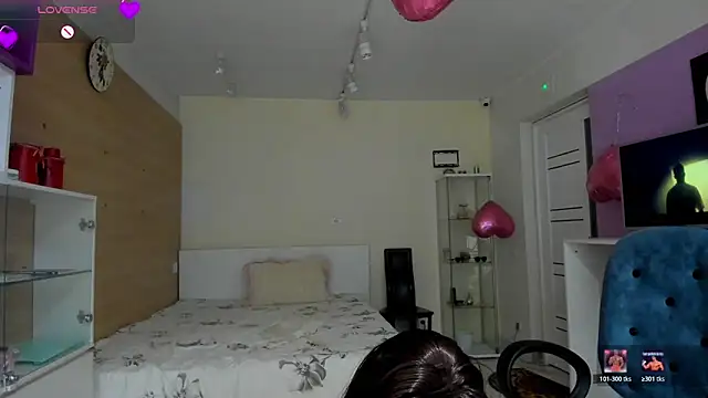 dark summer online show from March 29, 2026, 3:34 pm