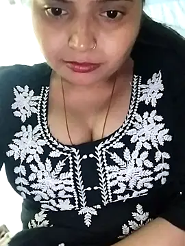 Hot-Pooja25 online show from February 6, 2026, 6:22 pm