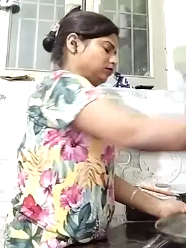 Snapshot of Hot-Pooja25 chatting on April 11, 2026, 5:28 pm Hot-Pooja25 online show from April 11, 2026, 5:28 pm