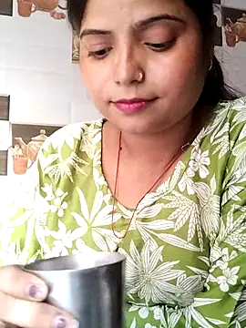Snapshot of Hot-Pooja25 chatting on April 18, 2026, 12:09 pm Hot-Pooja25 online show from April 18, 2026, 12:09 pm