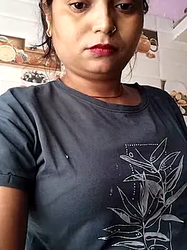 Snapshot of Hot-Pooja25 chatting on April 30, 2026, 2:40 am Hot-Pooja25 online show from April 30, 2026, 2:40 am