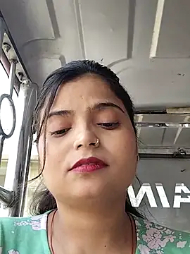 Snapshot of Hot-Pooja25 chatting on May 4, 2026, 2:29 am Hot-Pooja25 online show from May 4, 2026, 2:29 am
