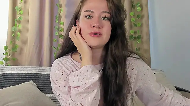 MiaKhallirae online show from October 6, 2025, 5:16 am