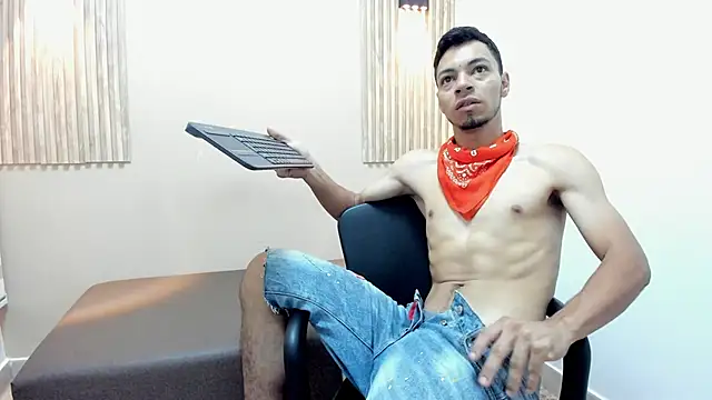 Snapshot of THEBOXS_30 chatting on September 19, 2025, 12:50 pm THEBOXS 30 online show from September 19, 2025, 12:50 pm