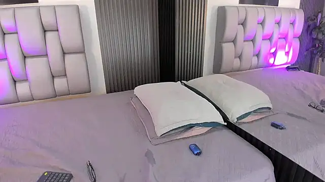 Gia-Malkova online show from September 28, 2025, 8:20 am