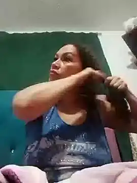 mommy estefy online show from September 22, 2025, 2:08 pm