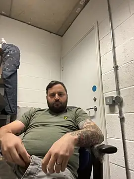 Snapshot of Mr-Unzipped69 chatting on October 16, 2025, 9:10 am Mr-Unzipped69 online show from October 16, 2025, 9:10 am