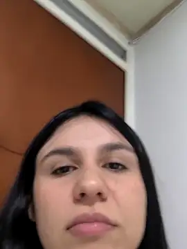 Snapshot of Daniela-rosee chatting on March 21, 2026, 3:11 am Daniela-rosee online show from March 21, 2026, 3:11 am