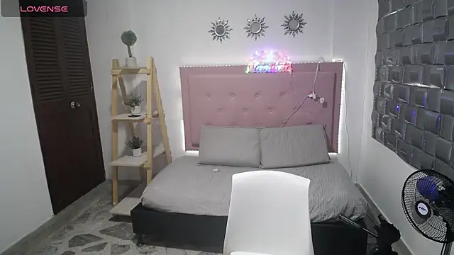 Dulce  Lovee online show from December 17, 2025, 1:28 pm