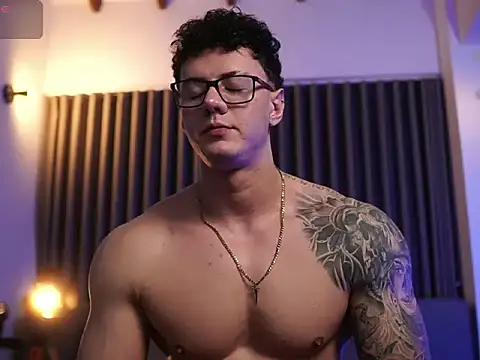 Thomas Falcon online show from October 19, 2025, 2:23 am