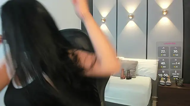 Snapshot of ashly_moonn chatting on April 5, 2026, 12:02 pm ashly moonn online show from April 5, 2026, 12:02 pm