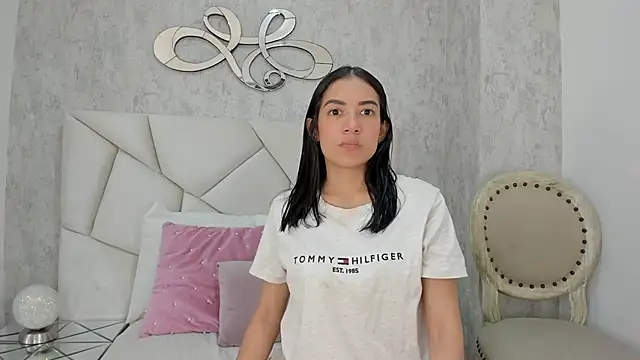 Skylerwhite02 online show from October 17, 2025, 7:49 pm