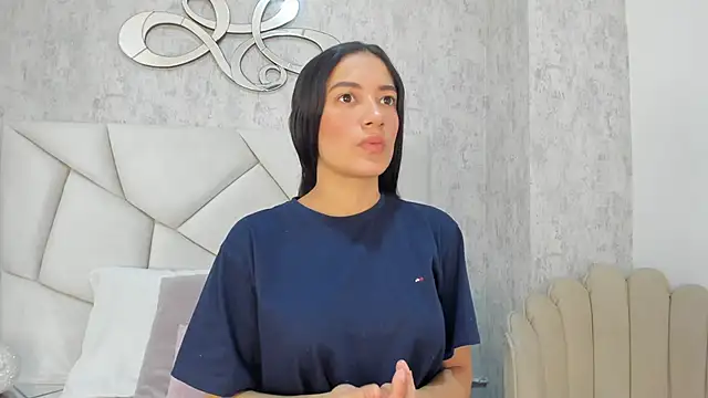 Skylerwhite02 online show from November 9, 2025, 8:07 pm