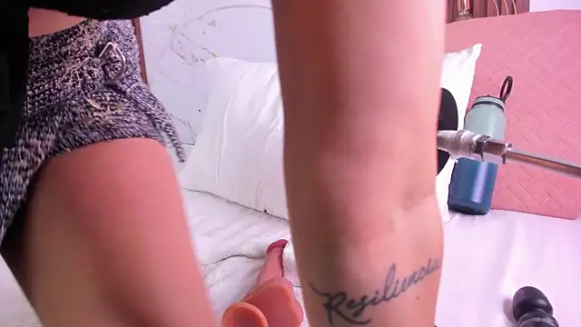 marianarey1  online show from December 18, 2025, 8:04 pm