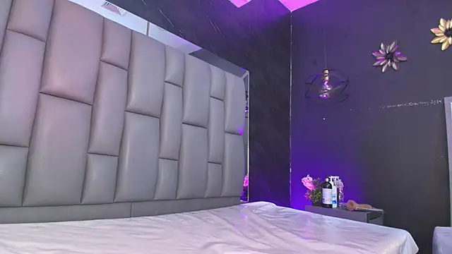 kissme luna online show from November 14, 2025, 7:01 pm