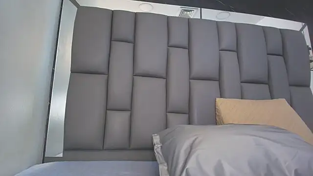 kissme luna online show from March 6, 2026, 8:05 pm