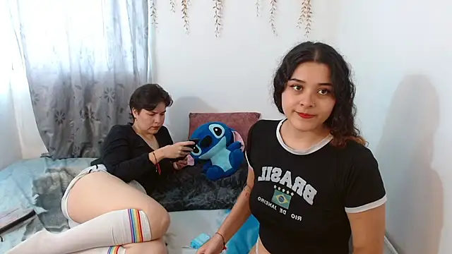 Snapshot of AmbarAndValery chatting on November 23, 2025, 8:30 pm AmbarAndValery online show from November 23, 2025, 8:30 pm