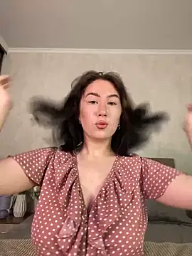CurvyWoman- online show from September 15, 2025, 7:52 am