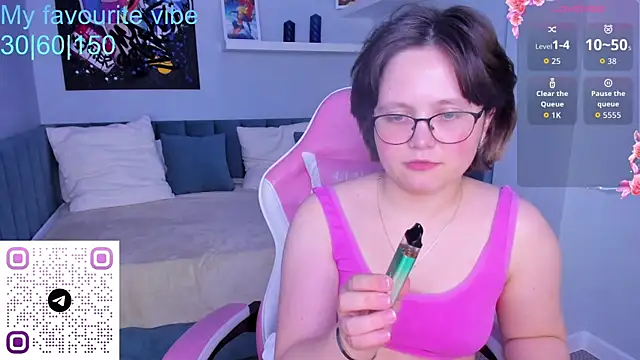 Mila  Cutee online show from October 19, 2025, 1:34 pm