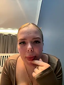 prettycocomae online show from September 10, 2025, 2:50 pm