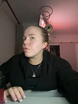 prettycocomae online show from November 10, 2025, 8:30 pm