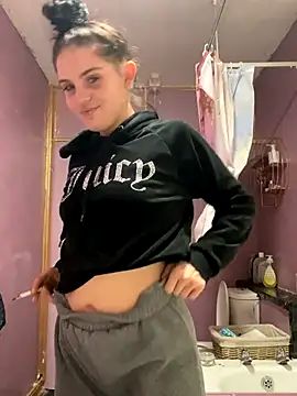 Camwithchlox online show from October 21, 2025, 6:19 pm