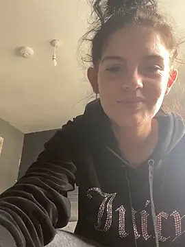 Camwithchlox online show from October 22, 2025, 9:53 am