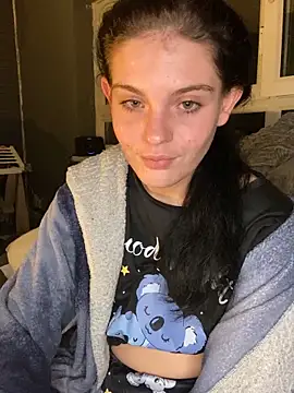 Camwithchlox online show from October 22, 2025, 11:48 pm