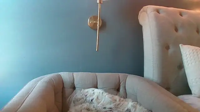 hothousewife33 online show from October 3, 2025, 2:47 pm