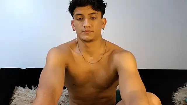 Snapshot of FitBoy_Cris chatting on July 22, 2026, 5:54 am FitBoy Cris online show from July 22, 2026, 5:54 am