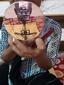 Itz Mayra  online show from October 30, 2025, 6:04 am