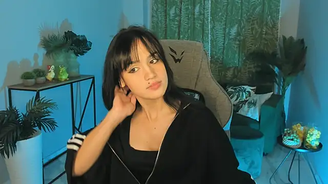 MonicaFarmer online show from October 18, 2025, 8:31 pm