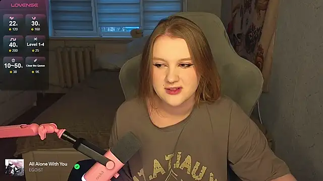 OliviaBlade online show from October 8, 2025, 1:09 pm