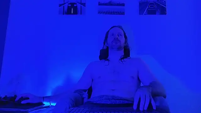 AlbinoAdonis online show from October 1, 2025, 8:37 pm