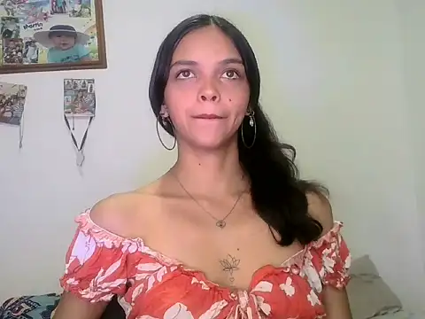 Snapshot of lucy_babyy chatting on December 5, 2025, 8:27 pm lucy babyy online show from December 5, 2025, 8:27 pm