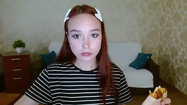 aFoxie online show from September 14, 2025, 9:08 am