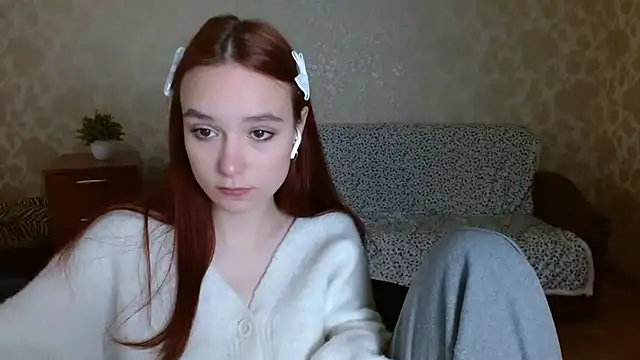 aFoxie online show from September 17, 2025, 6:09 pm