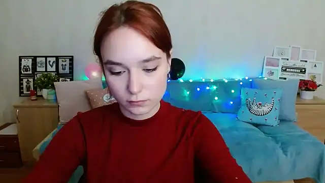 aFoxie online show from September 19, 2025, 6:41 pm
