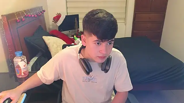 tightncuteass online show from November 14, 2025, 11:57 pm