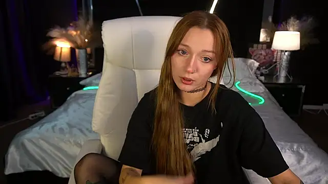 FoxyMayy online show from November 7, 2025, 8:42 pm