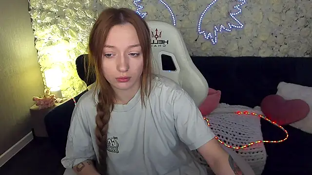 FoxyMayy online show from March 20, 2026, 6:29 am