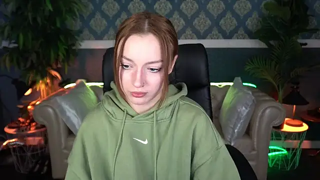 FoxyMayy online show from April 17, 2026, 2:20 pm