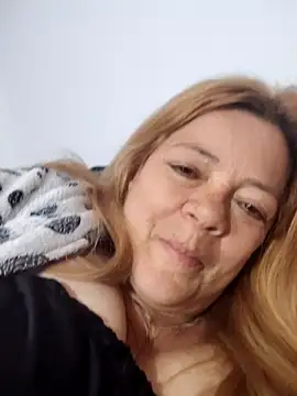 Casandra Cruz online show from September 14, 2025, 3:22 pm