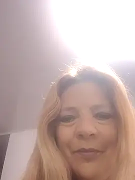 Casandra Cruz online show from September 18, 2025, 2:08 pm