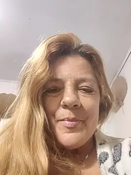Casandra Cruz online show from September 21, 2025, 2:24 am